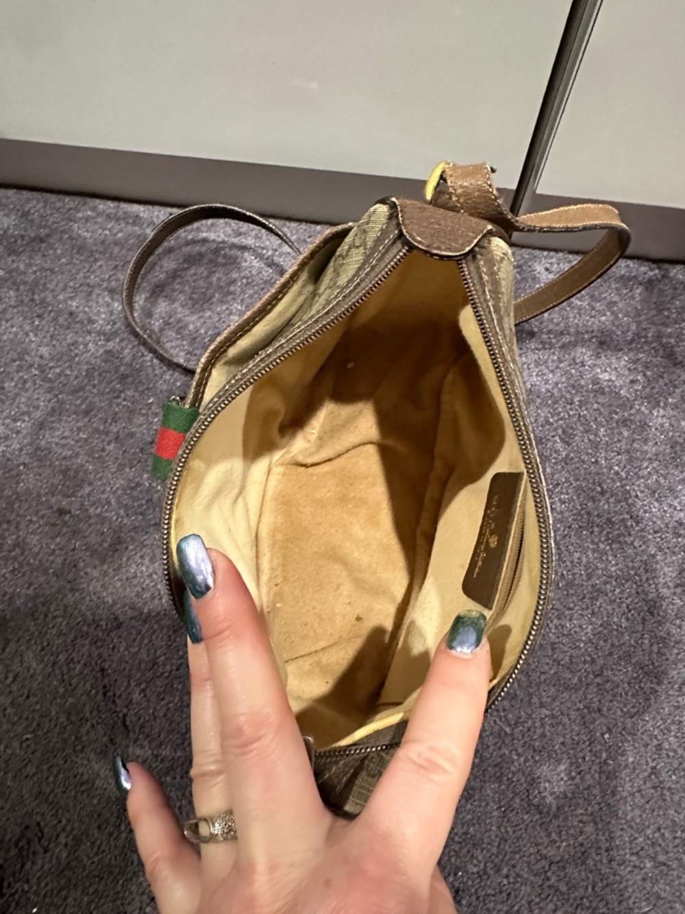 Gucci Beige Brown GG Canvas Crossbody with Green-Red Web Detail - Picture 10 of 17